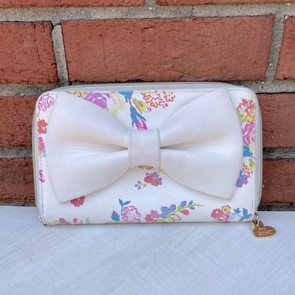 Betsey Johnson | Floral Print With Bow Clutch/Wallet. Super Cute. 8.5” x 5”